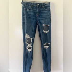Size 4 woman American Eagle skinny jeans! Stretchy and comfortable!